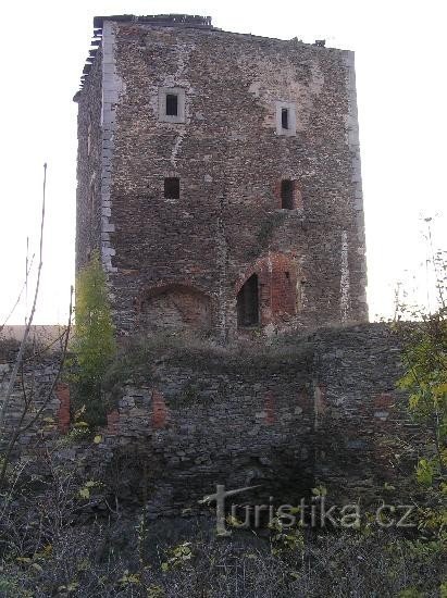 Turnul fortăreață devastat