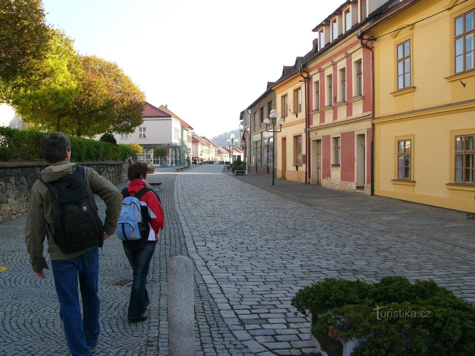 Wall pedestrian zone