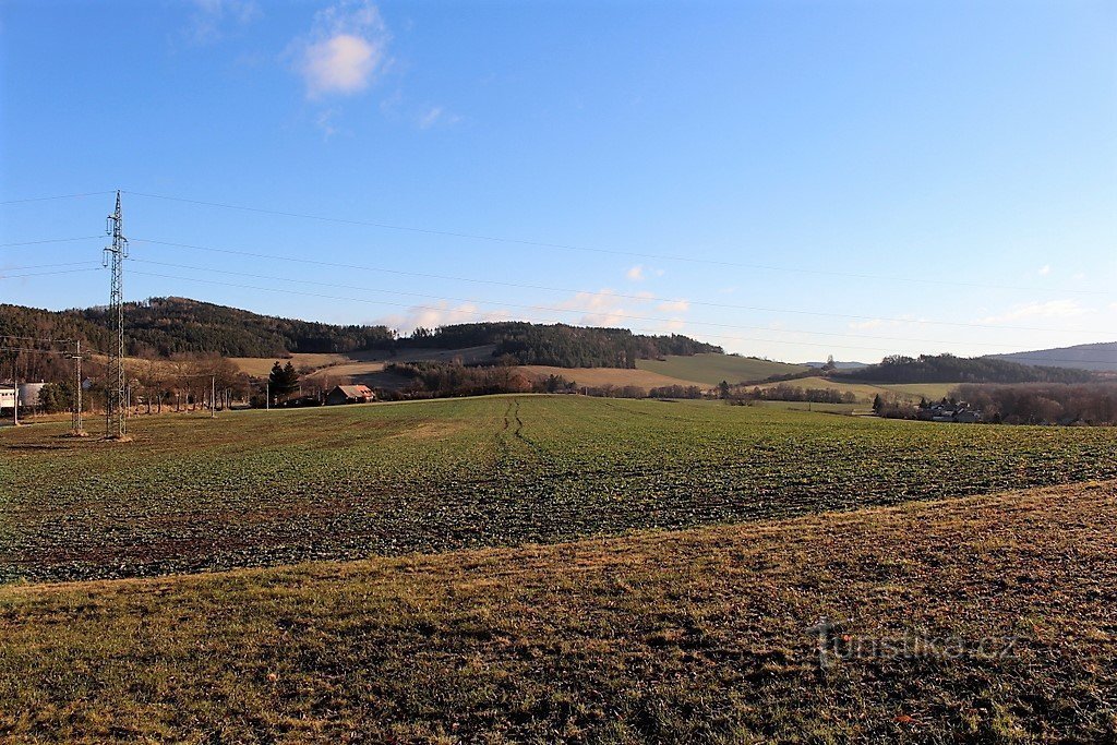 De Douň, vista a leste de Suchý vrch e Hora