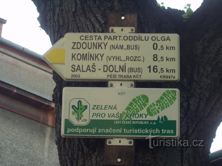 Zdounky - placa de sinalização na estação ferroviária ČD