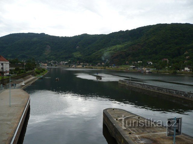 TG Masaryk-Schleuse an der Elbe