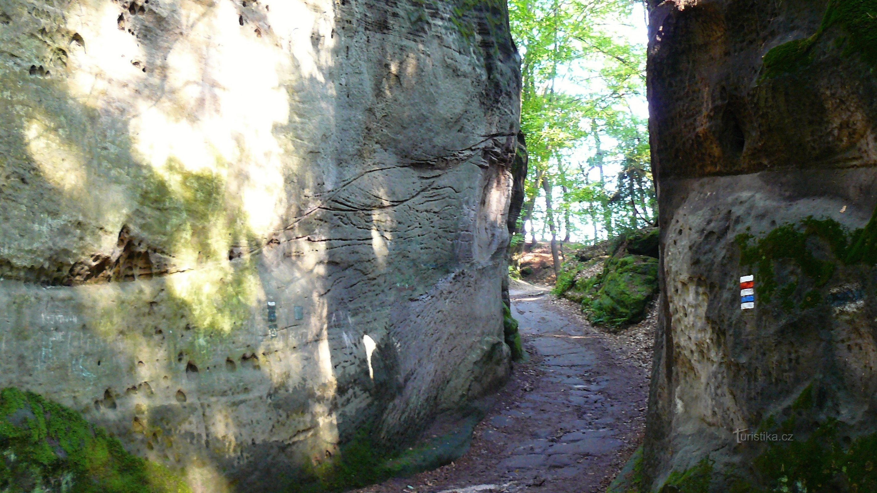 Från Březina till Drábská světničky, Klamorna och Valečov till Mnichov Hradiště