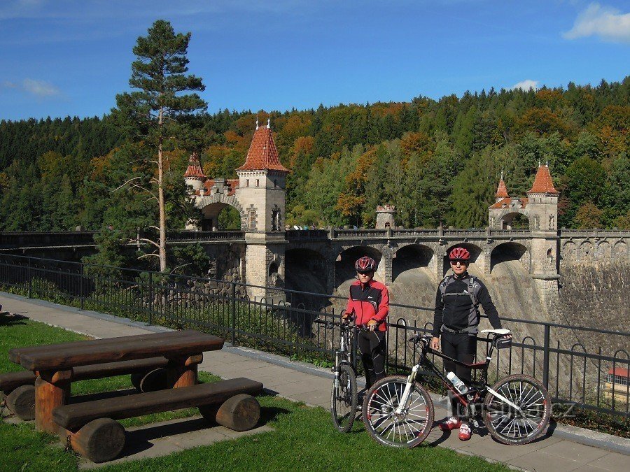 De Dvor Králové au barrage Les Království