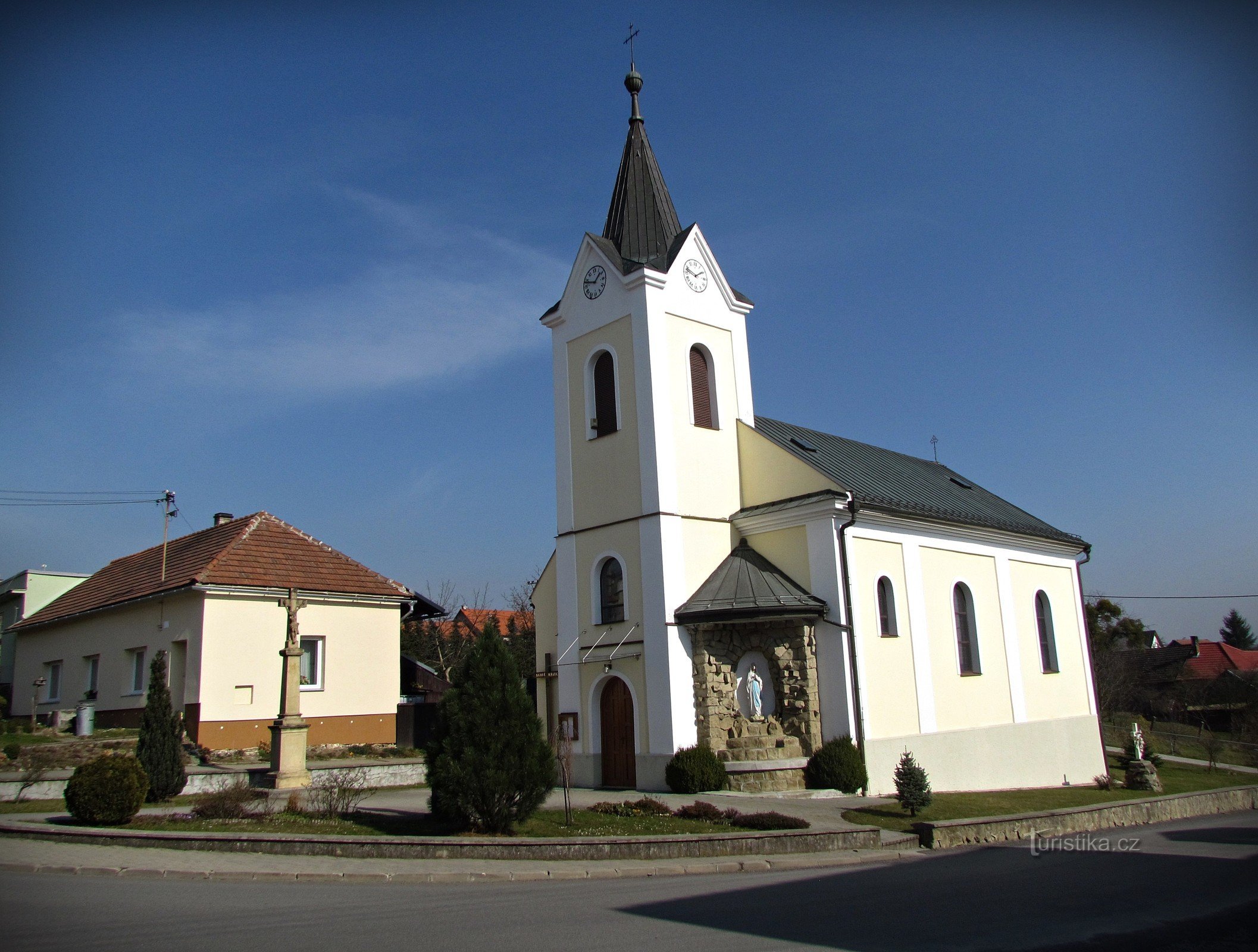 Von Lhota nach Karlovice und zum Weihwasser bei Malenovice