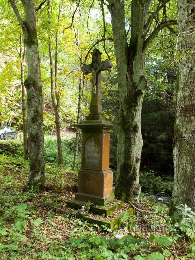 Nur das Kreuz blieb von der Einsamkeit