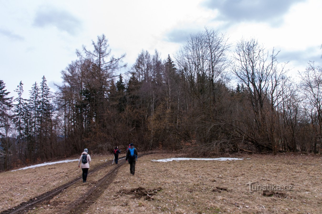 Čapí-kukkulalle pääsee helposti pohjoisesta