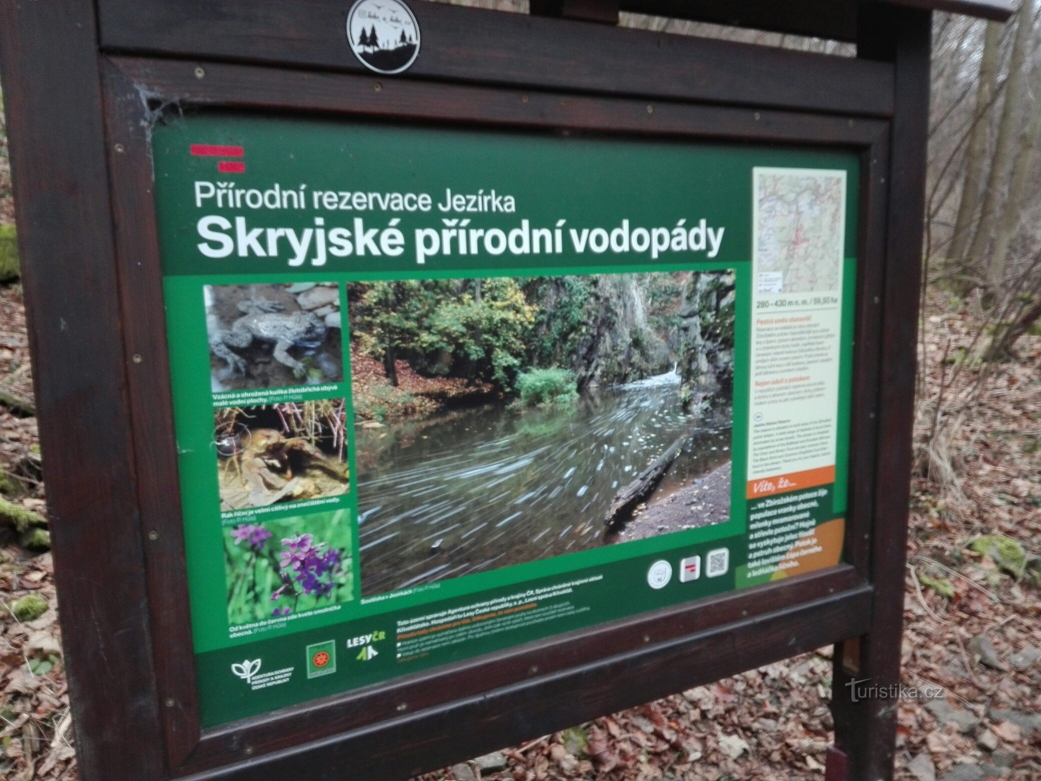 Od Skryjí do Skryjí przez wodospady, piękne skały i celtycki skarb