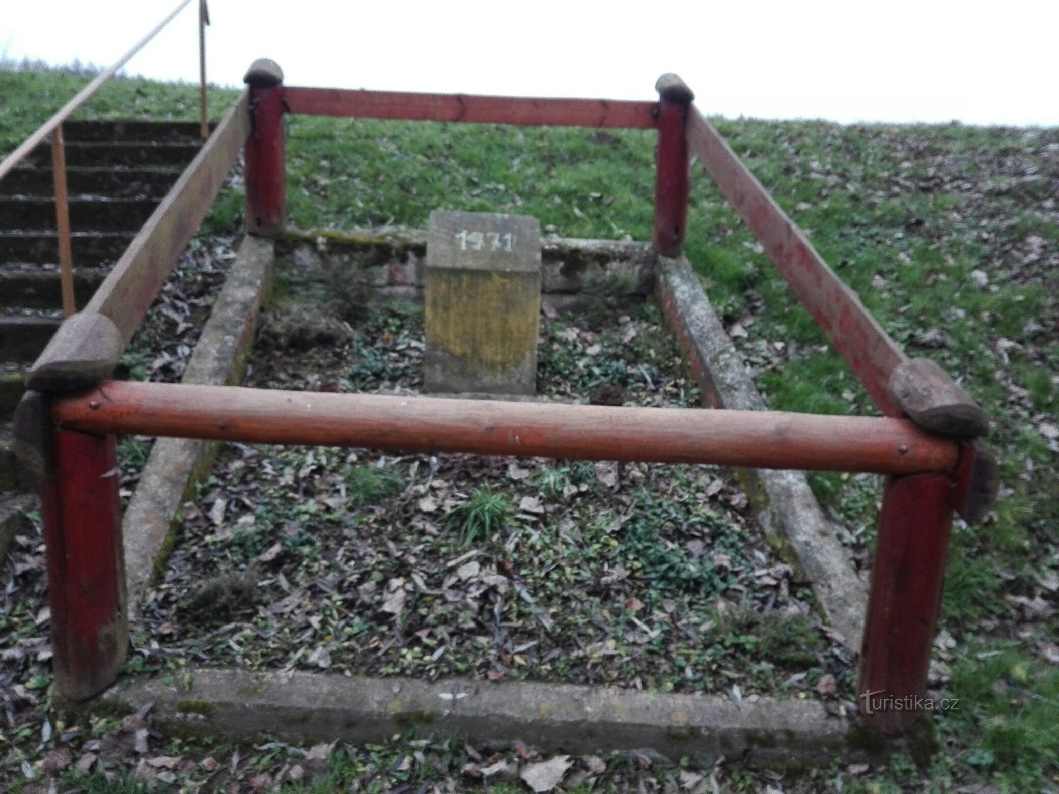 Von Skryjí nach Skryjí durch Wasserfälle, schöne Felsen und keltische Schätze