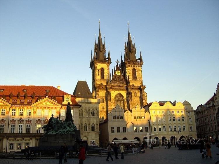 Da Praça da Cidade Velha durante o dia