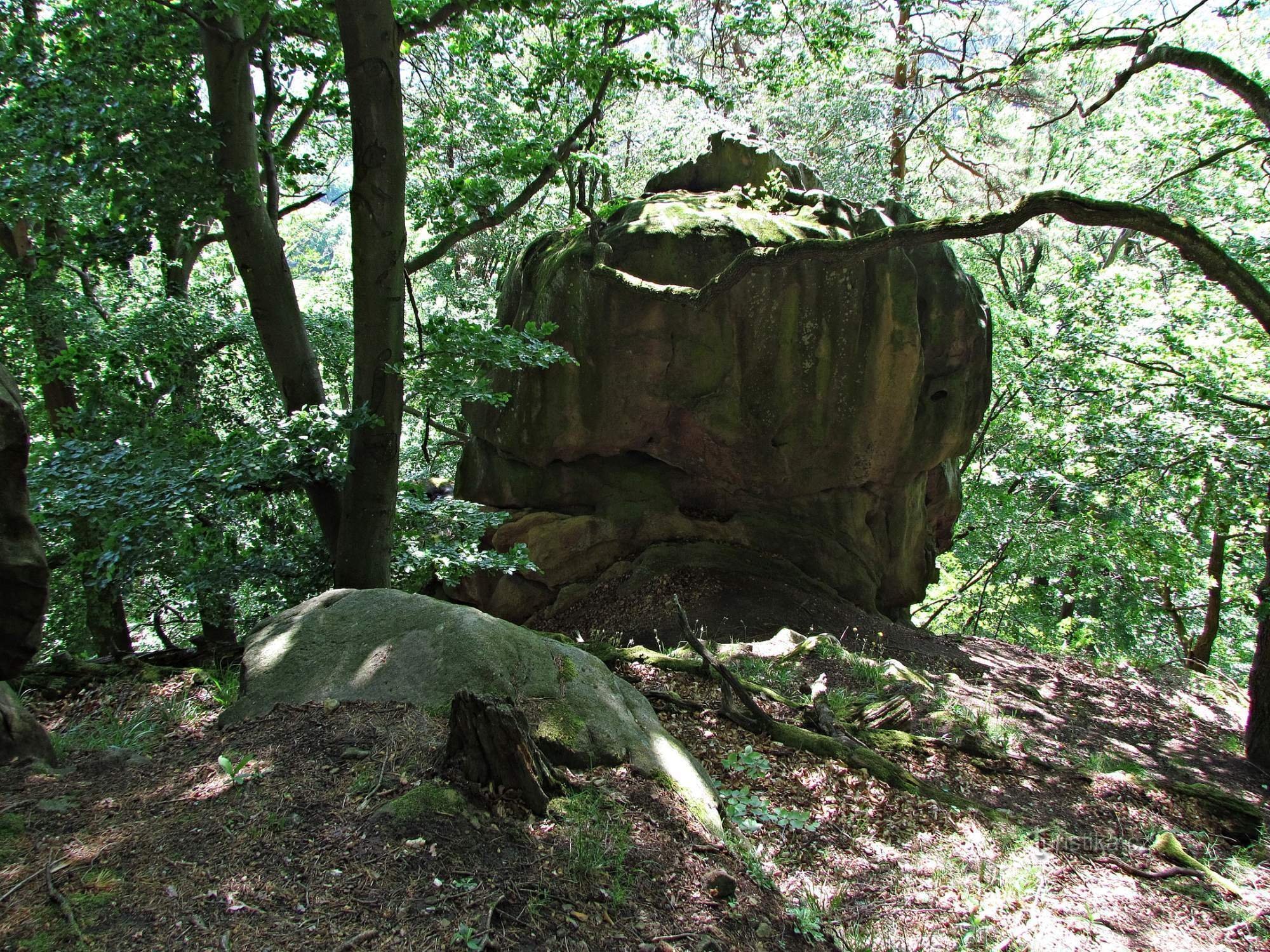 Uit de wereld van bizarre en holle rotsen in Chřib - deel 1