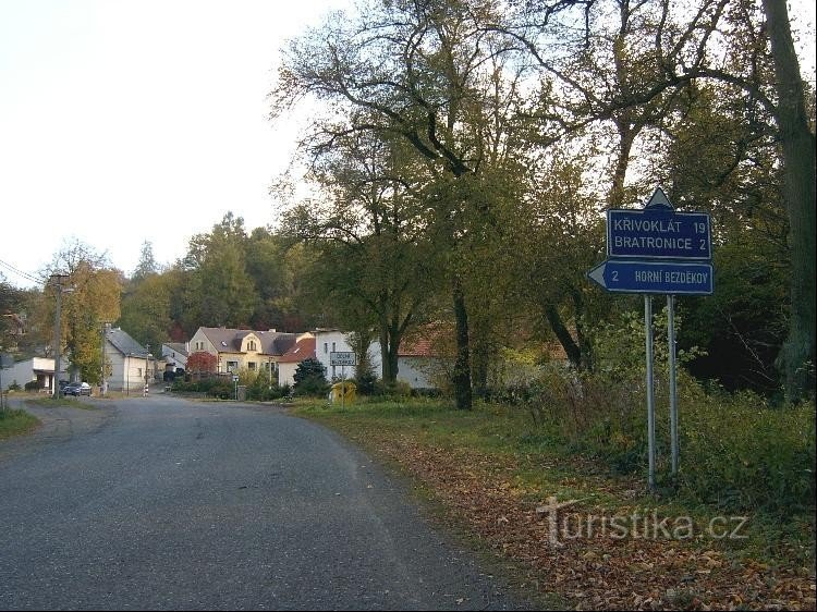 Depuis l'ouest : le village de Dolní Bezděkov depuis l'ouest