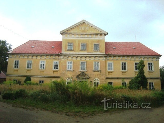 Žehušice - kasteel en voormalige Franse tuin vanaf de toegangspoort - Foto: Ulrych Mir.