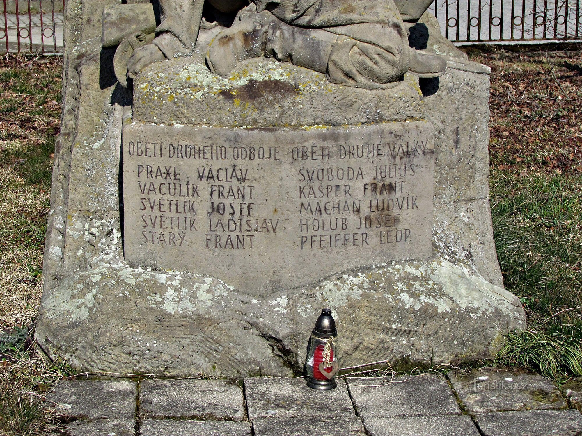 Želechovice emlékmű a két világháború halottainak