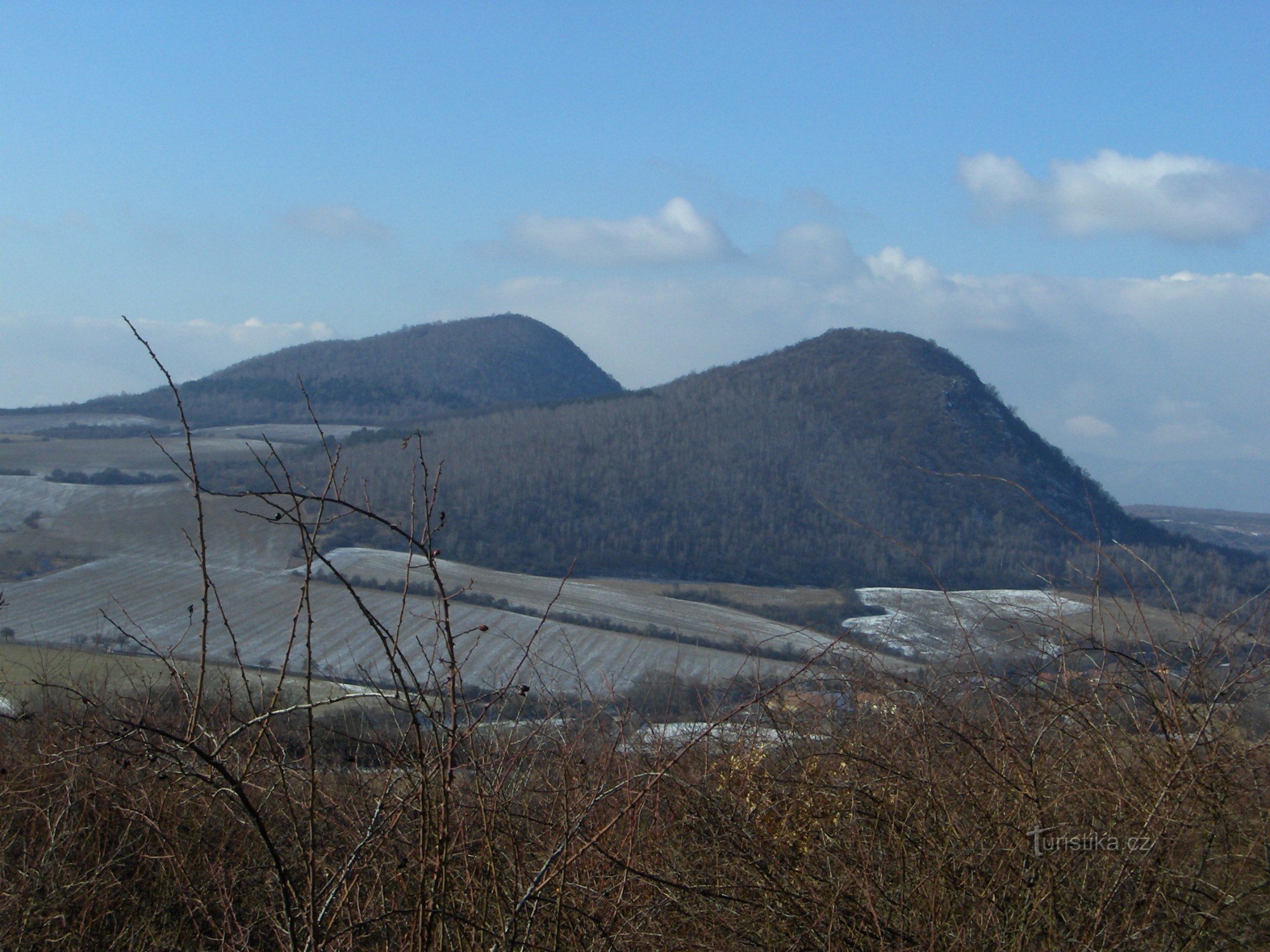 Želenický vrch, đằng sau đó là Zlatník