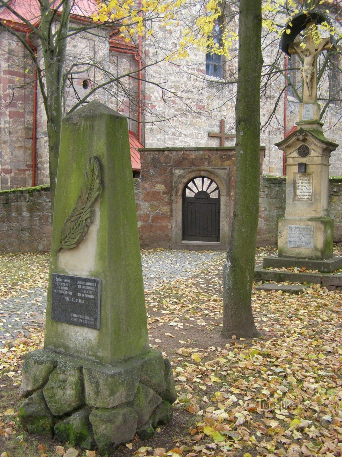 Järnväg - monument över slaget 1866