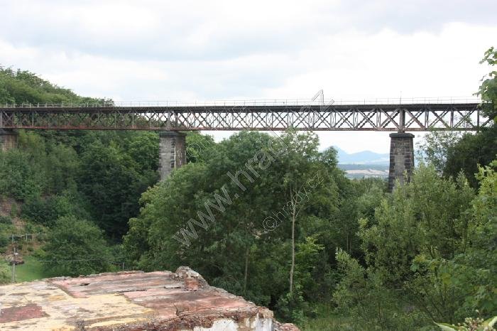 železniční most