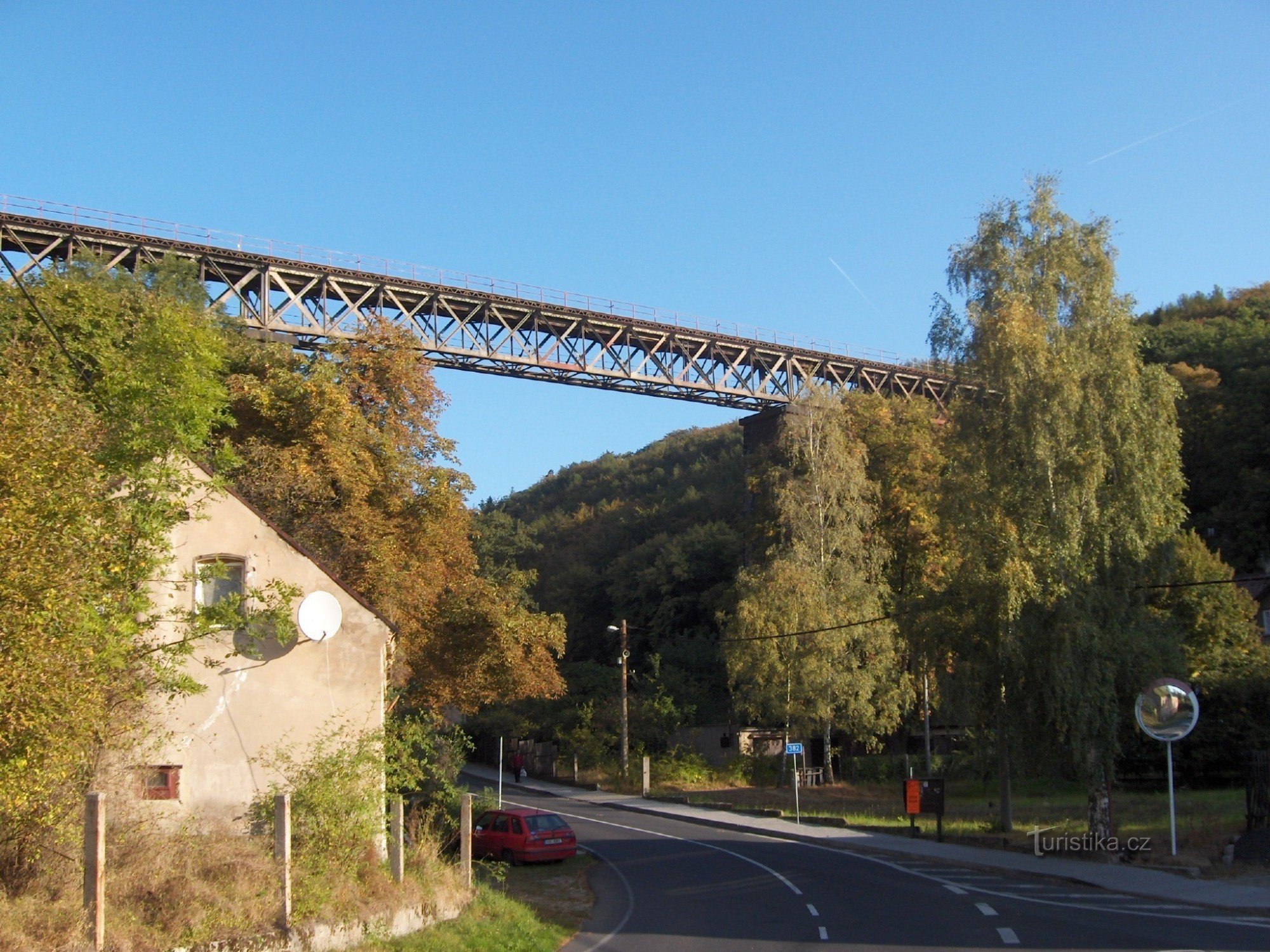 Železniční most Hrob.
