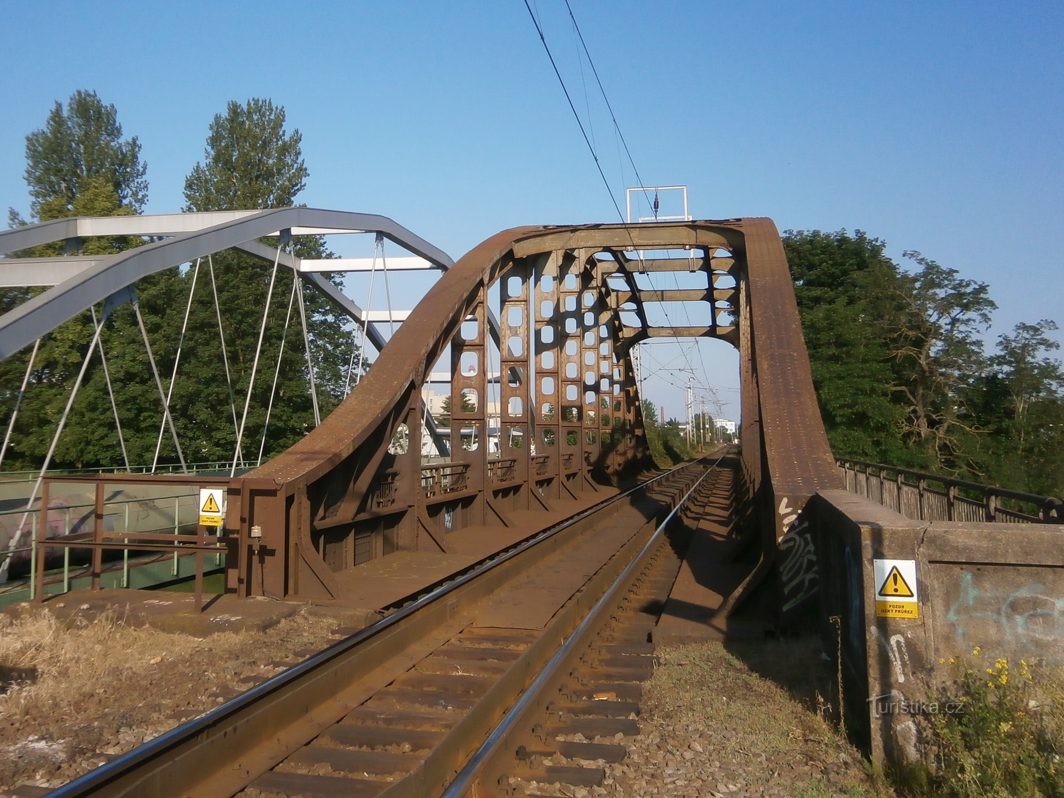 Eisenbahnbrücke über die Elbe (Hradec Králové, 13.6.2017)