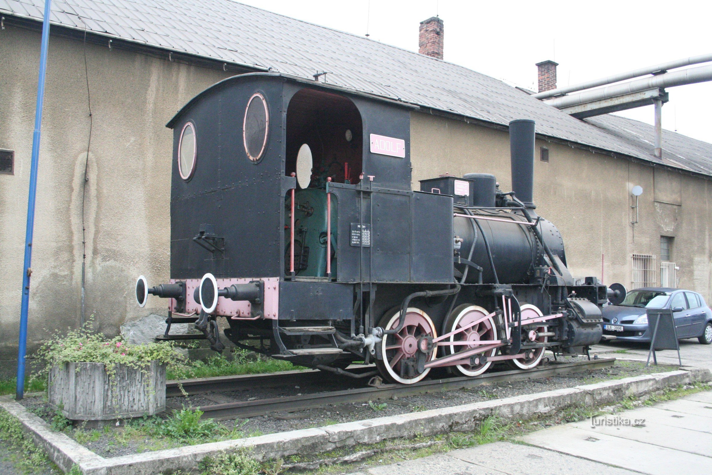 Monument ferroviaire - locomotive à vapeur Adolf