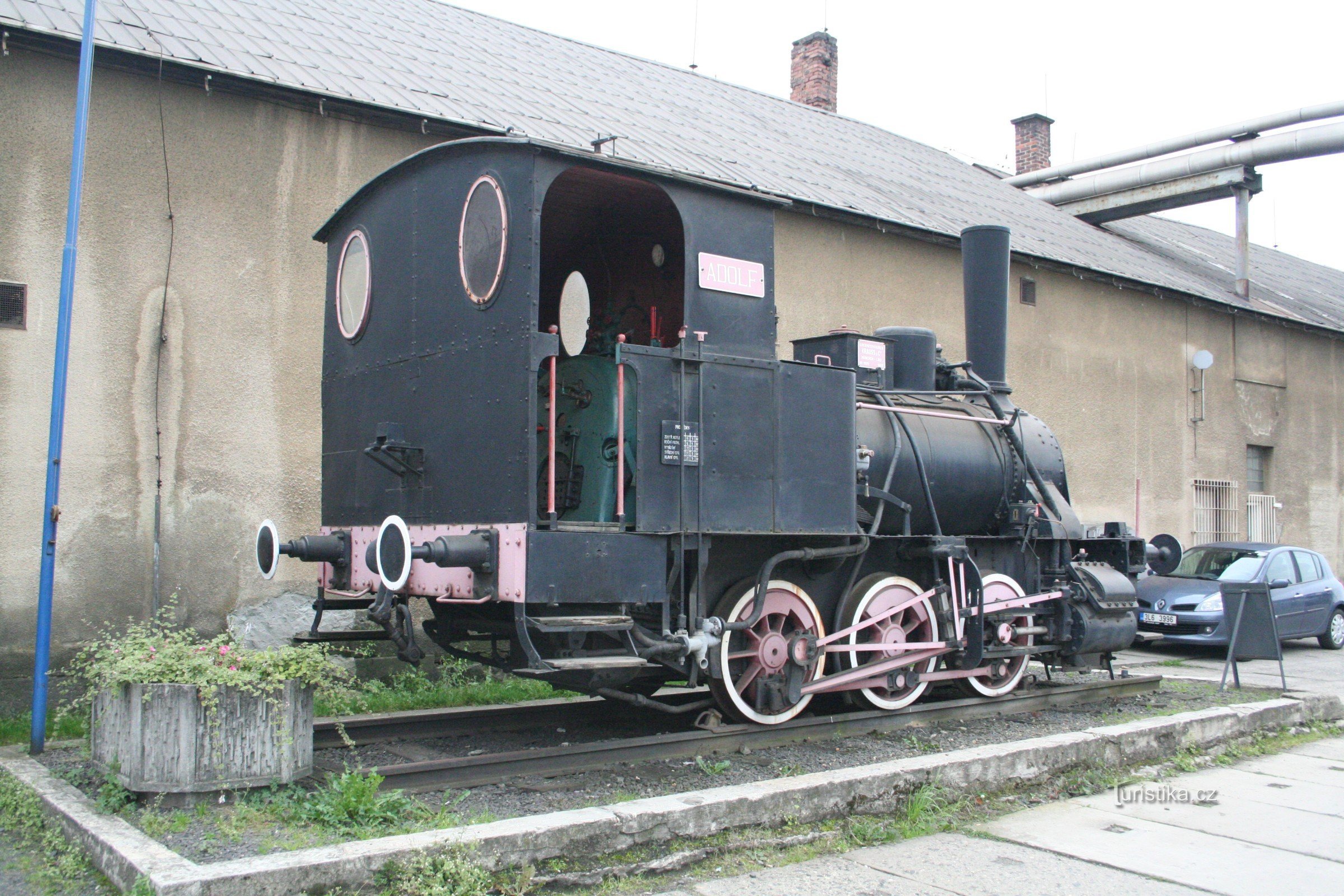 Spoorwegmonument - stoomlocomotief Adolf