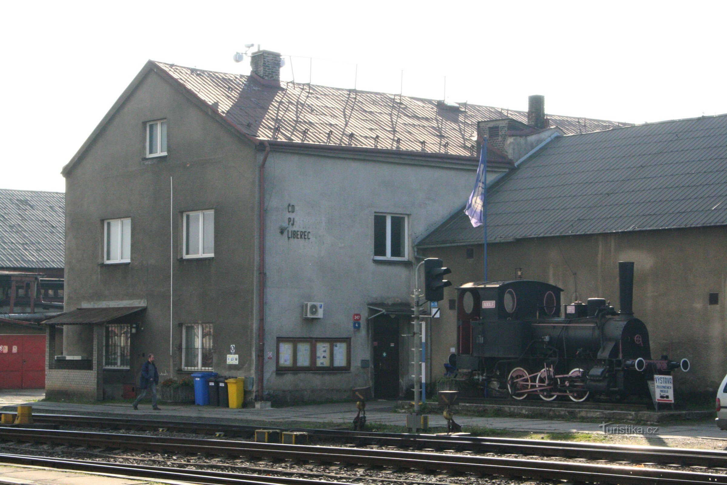 Pomnik kolejowy - lokomotywa parowa Adolf