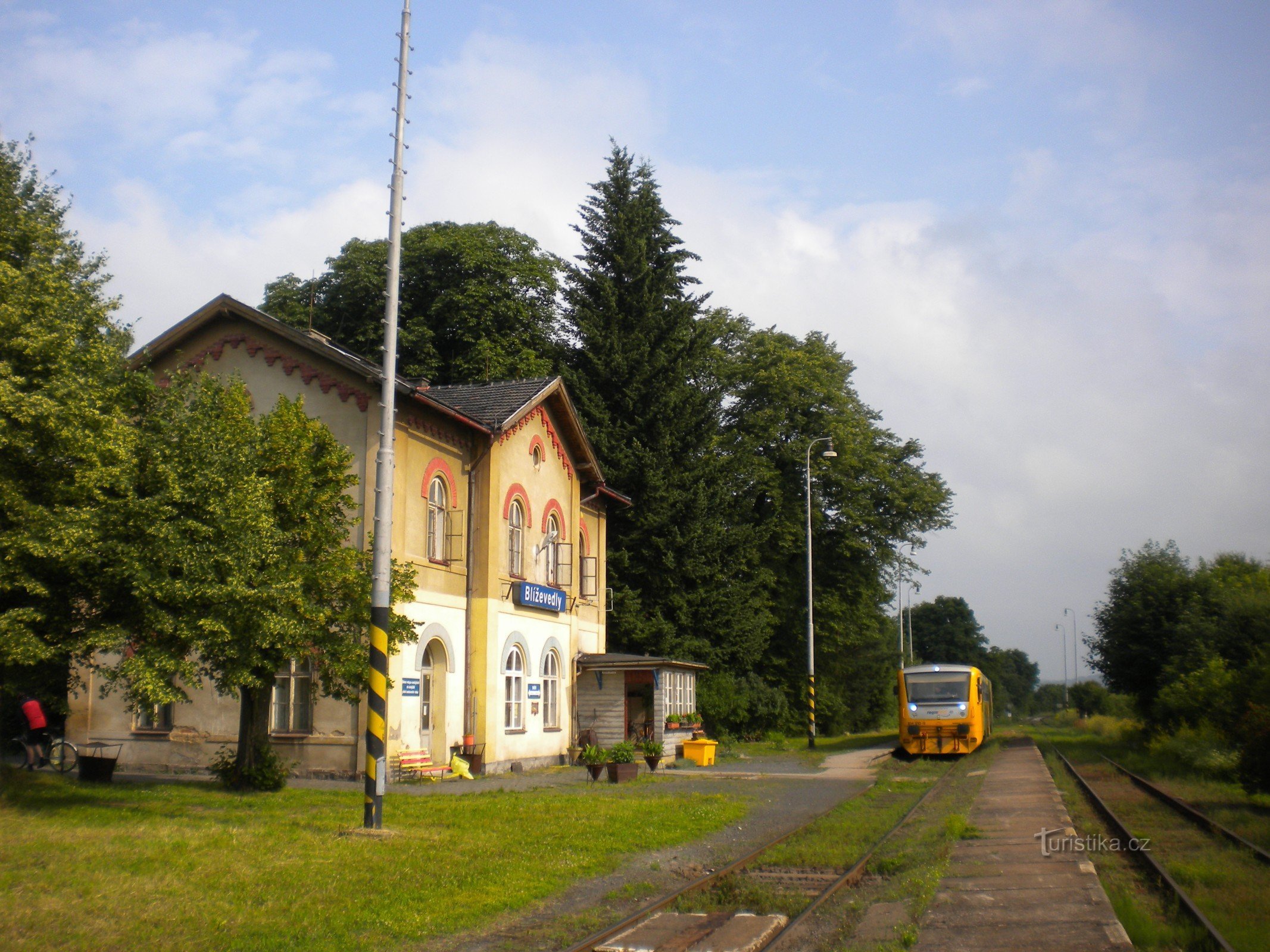 Železniční stanice Blíževedly.