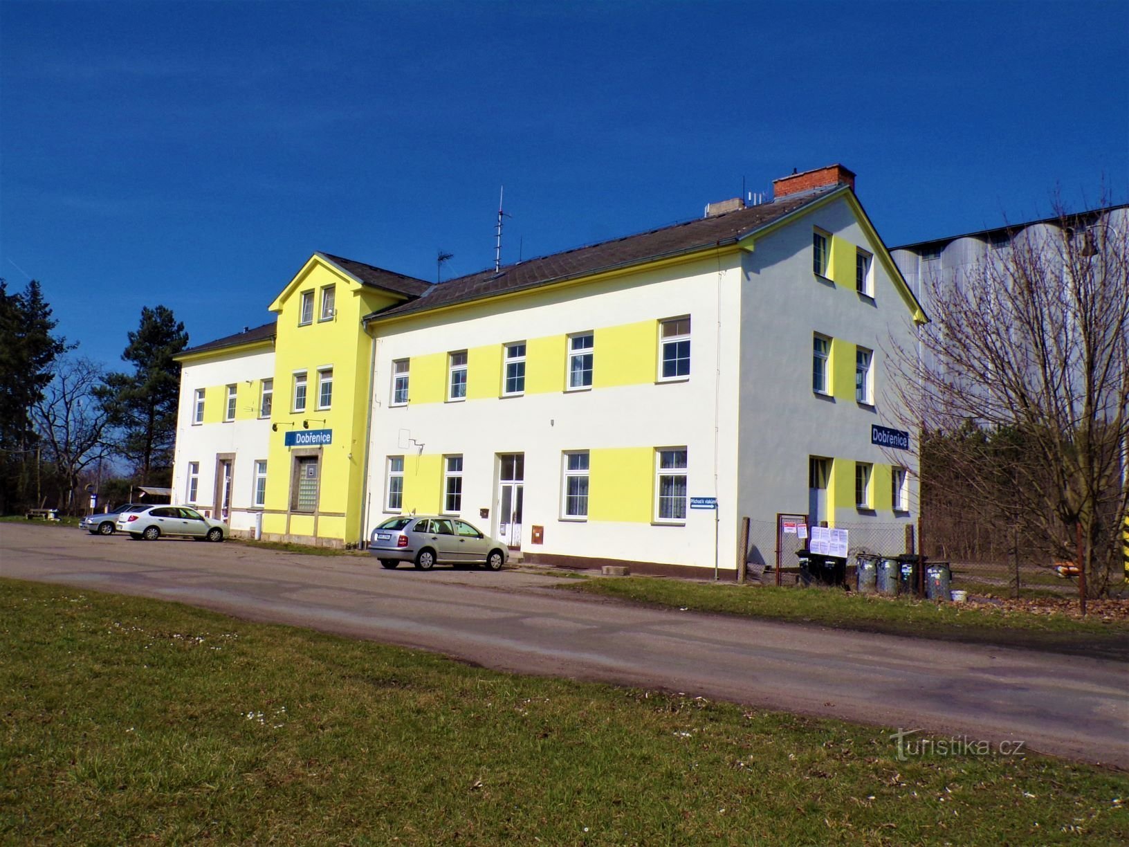 Estação ferroviária de Dobřenice (30.3.2021)