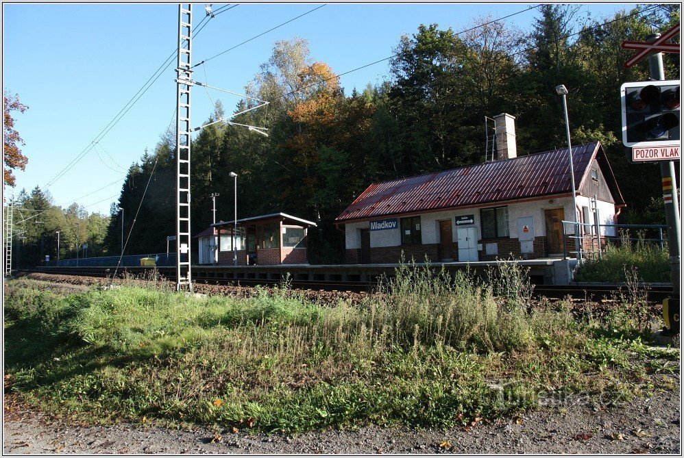 Stazione ferroviaria di Mladkov dal cartello