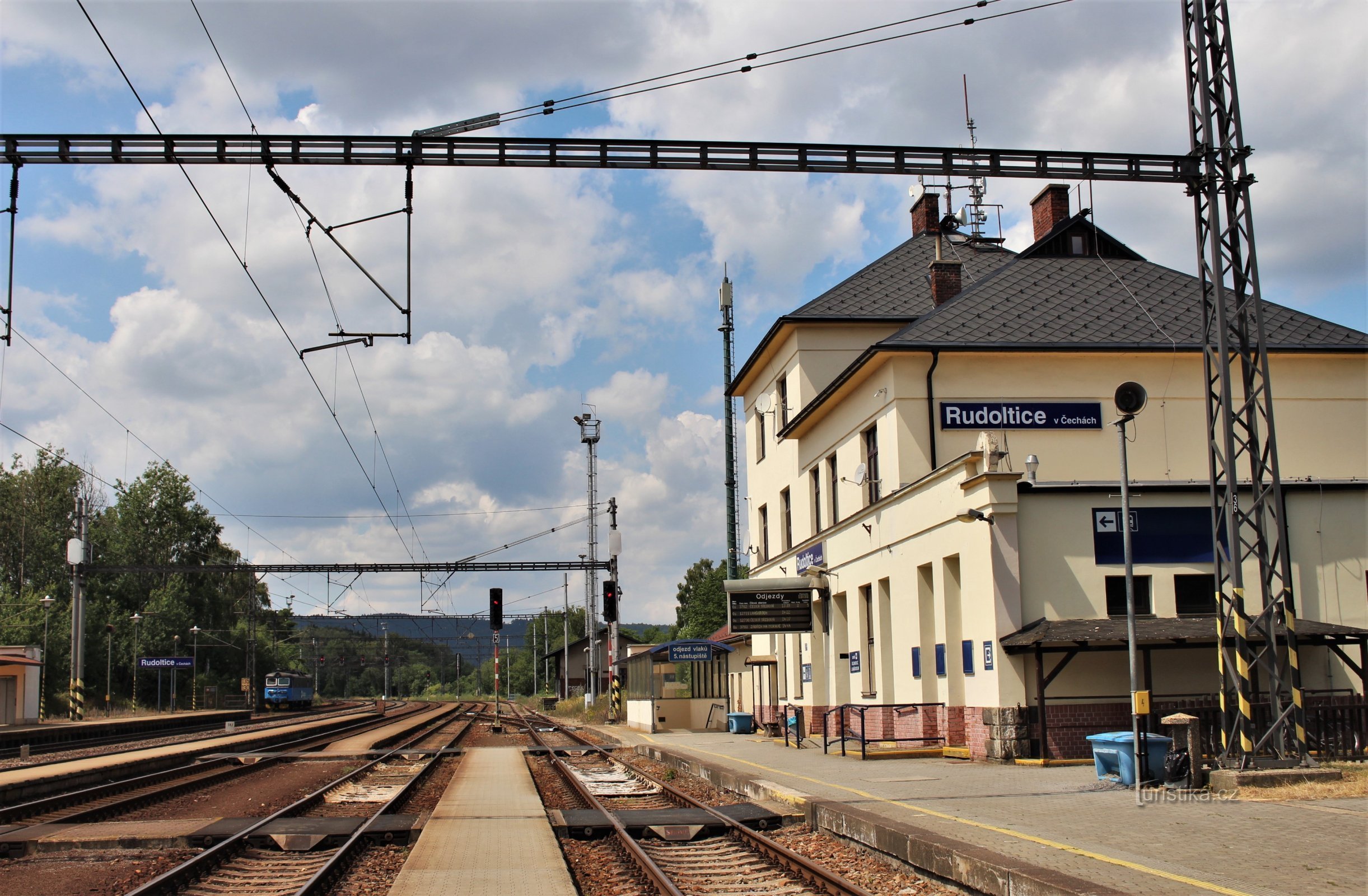 Estación de tren Rudoltice en Bohemia