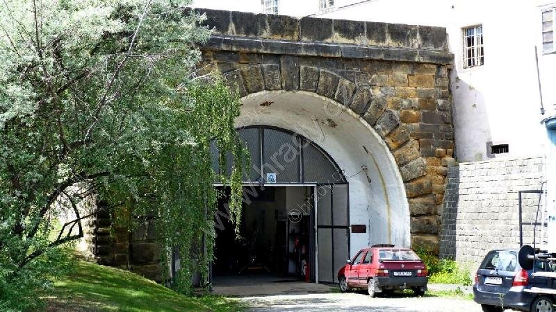 železniční tunel