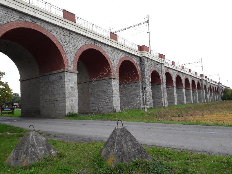 železniční viadukt