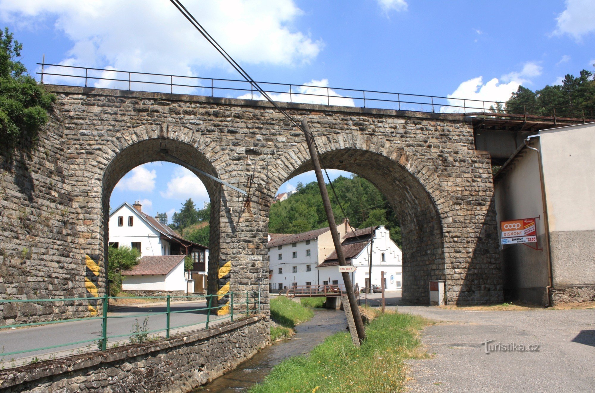 železniční viadukt