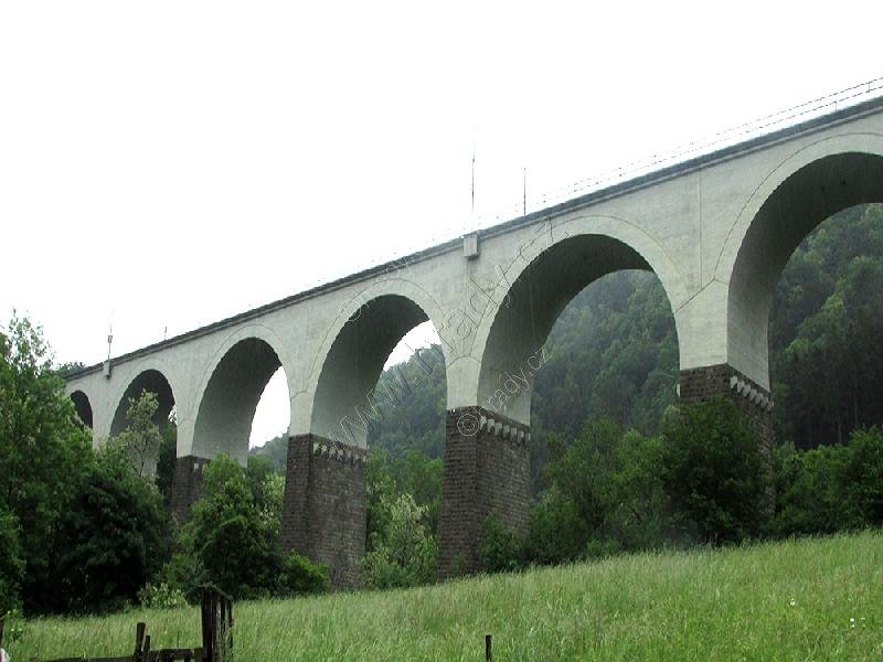 železniční viadukt