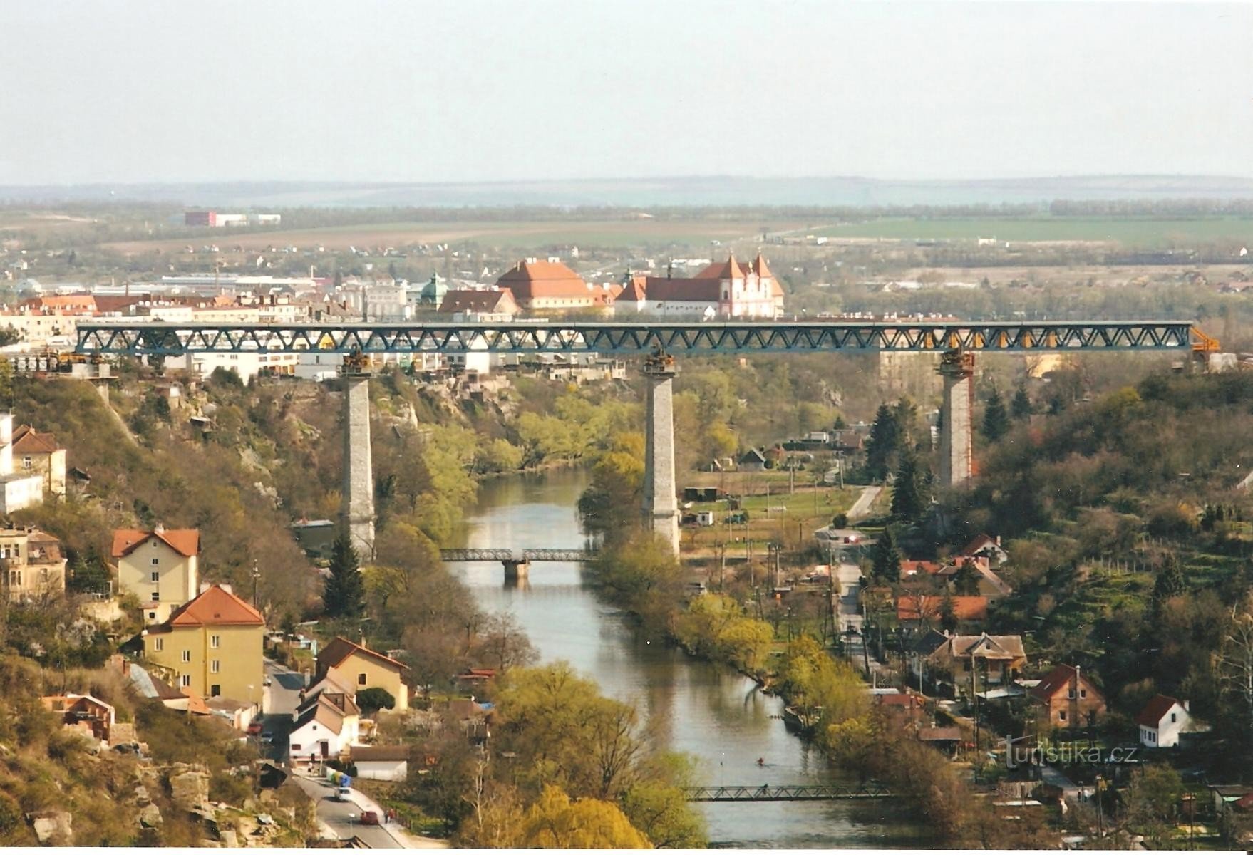 Viaductul feroviar în timpul reconstrucției în 2009