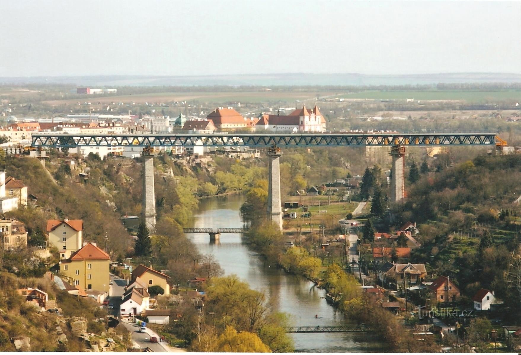 Wiadukt kolejowy w trakcie przebudowy w 2009 roku