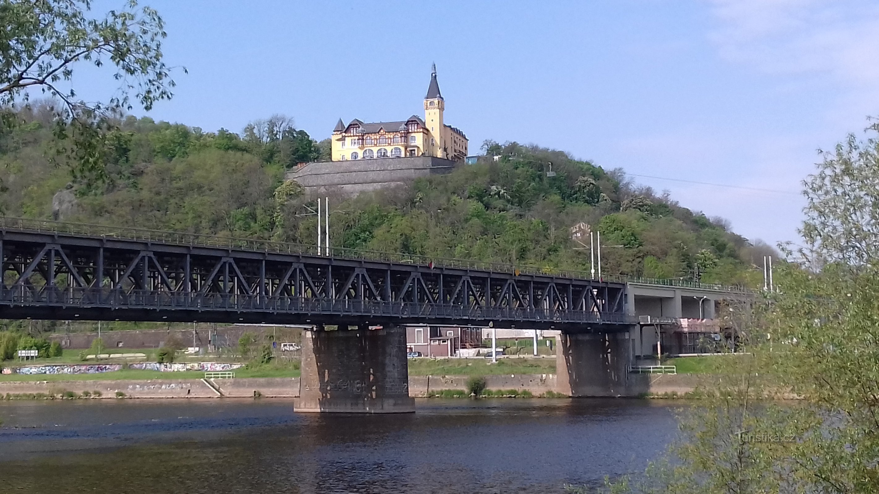 järnvägsbron och Větruše