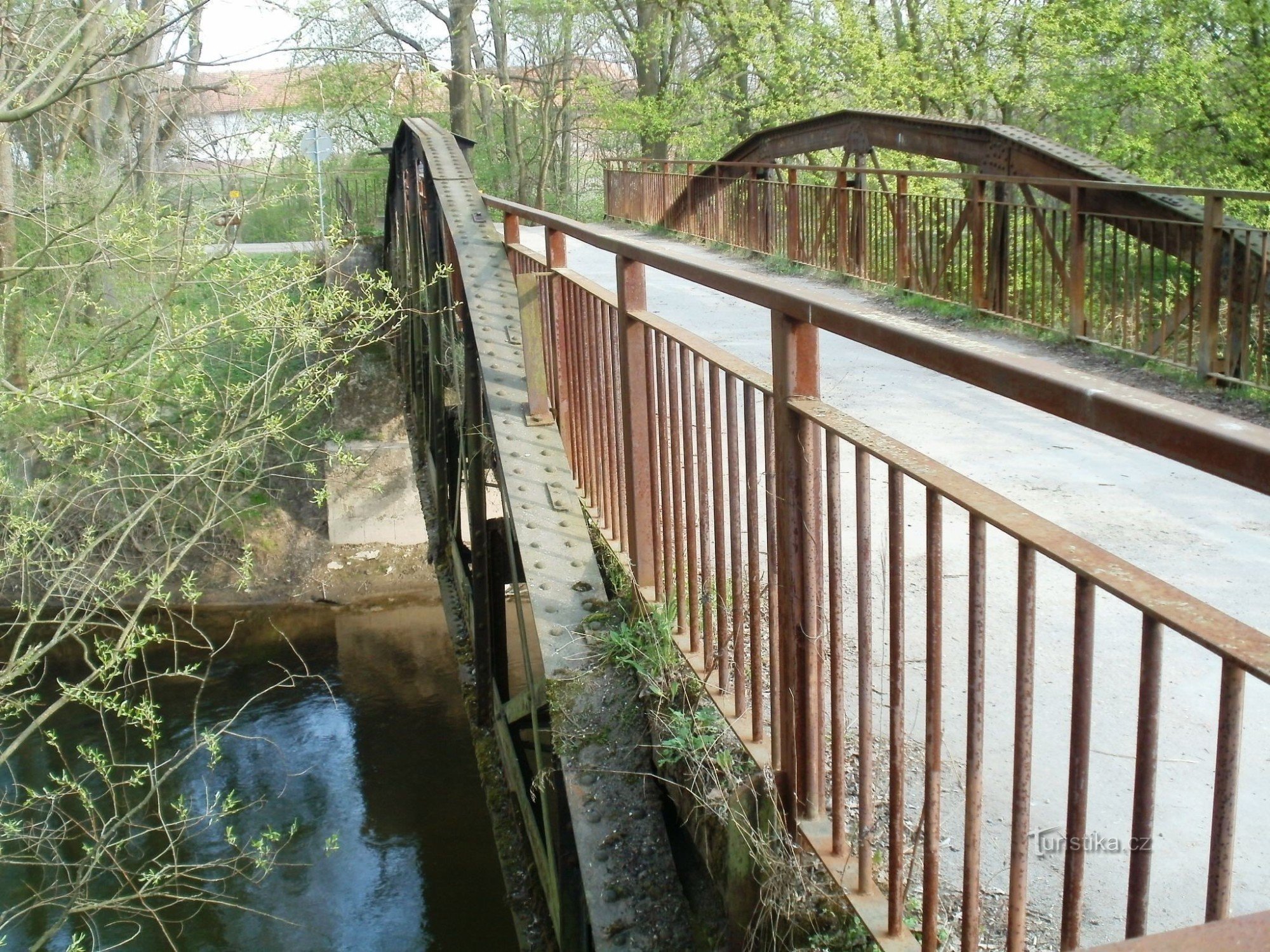 puente de hierro cerca de Štěnkov