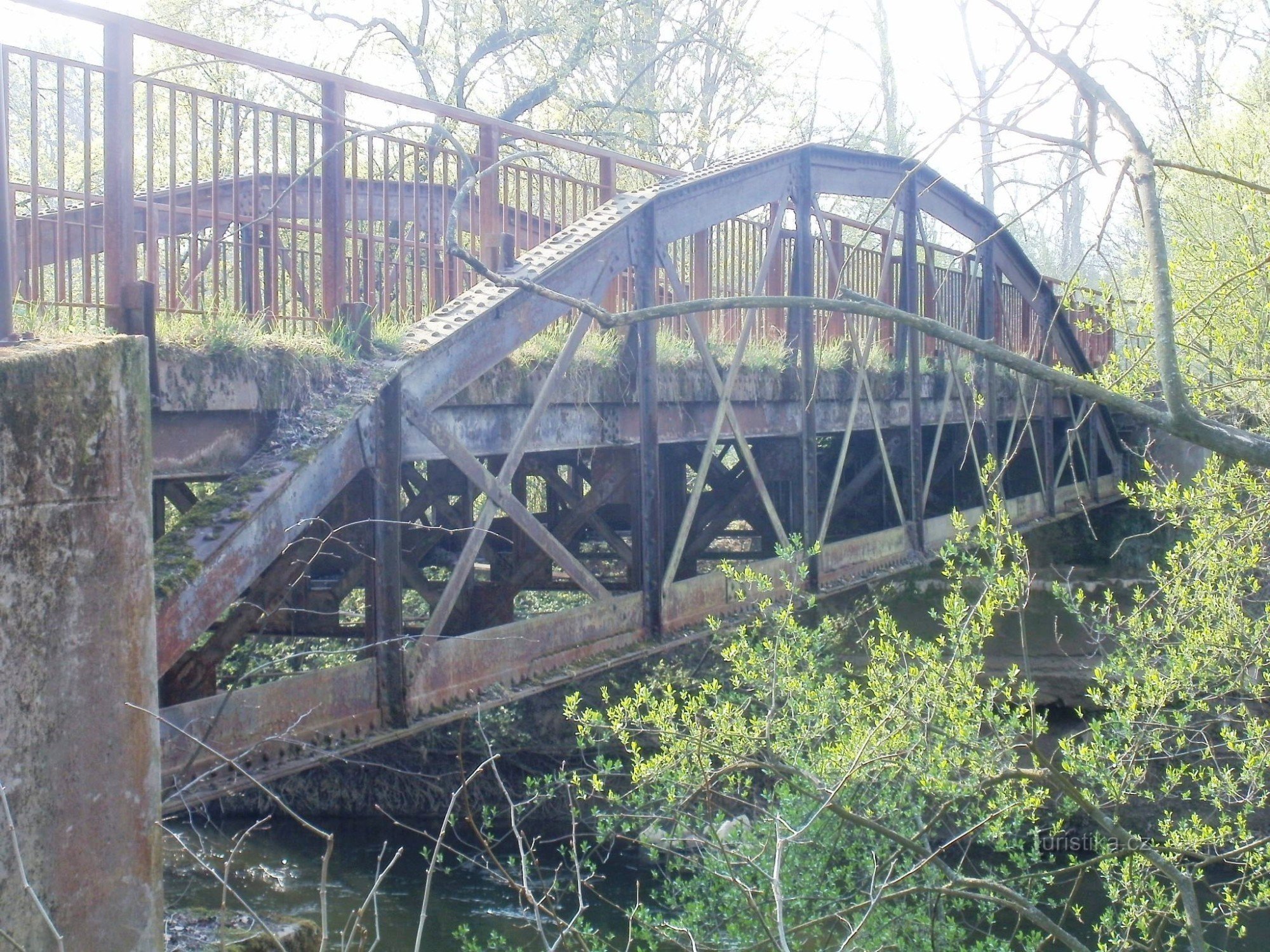 железный мост возле Штенкова