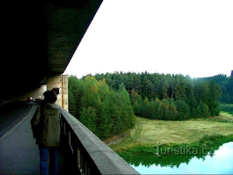 Želivka: Autobahndoppelbrücke bei Vojslavice