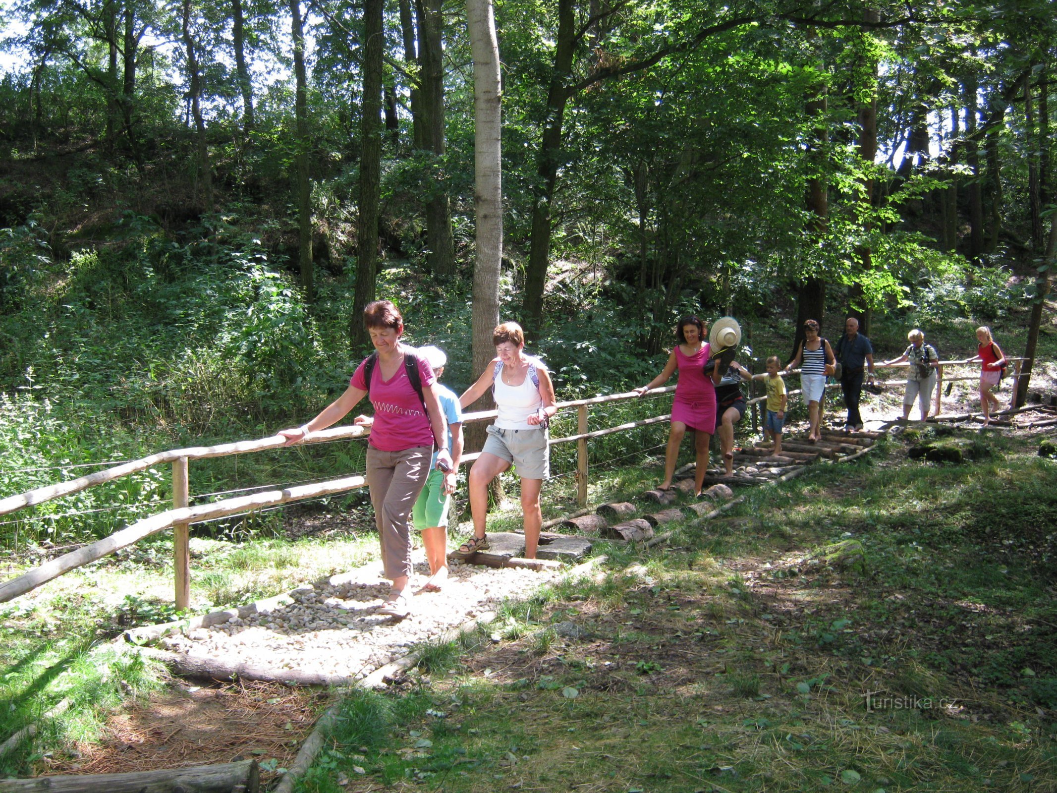 Terre le sentier pieds nus