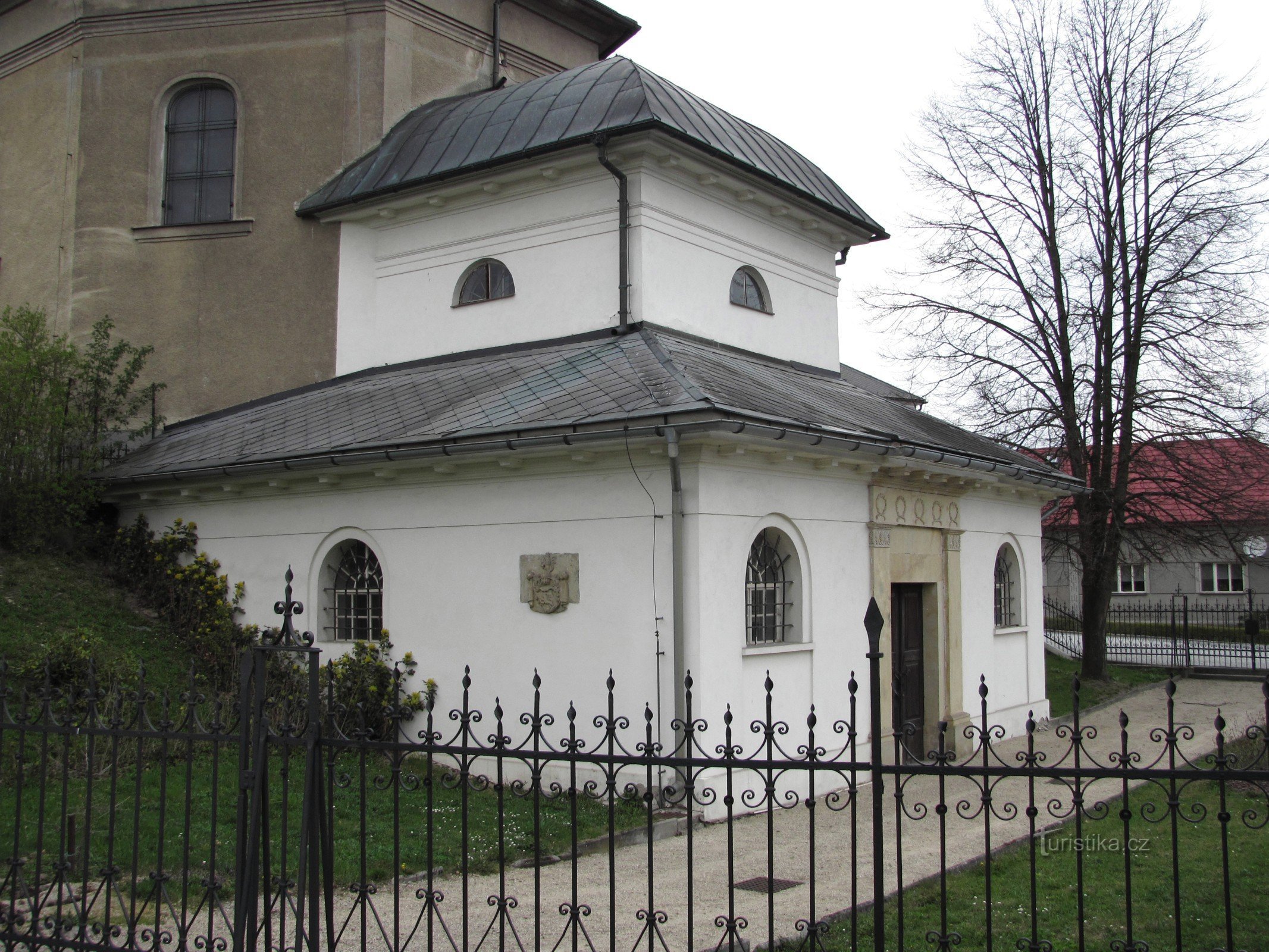 žerotínská hrobka v Bludově
