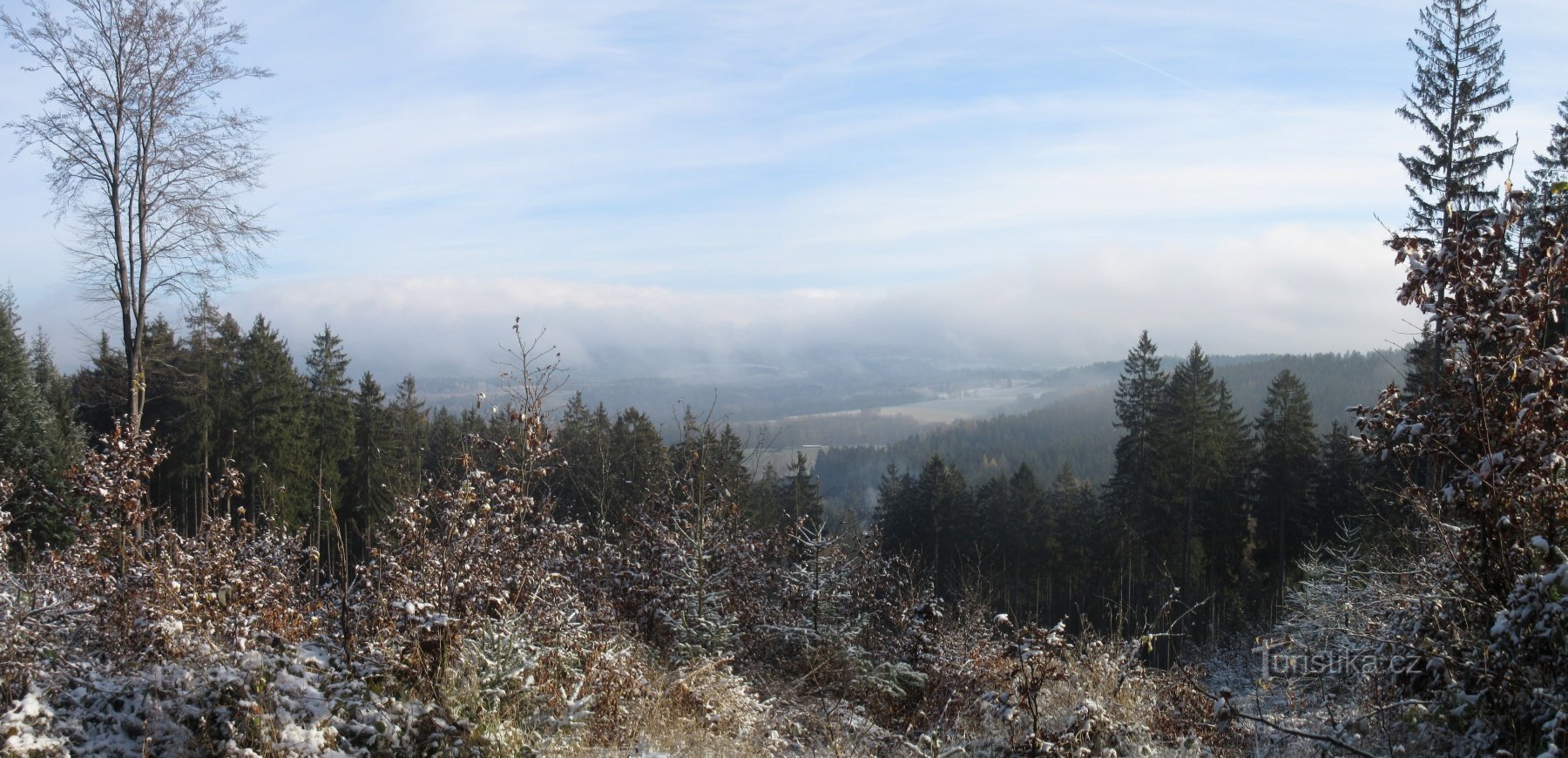 Viaje de aproximadamente 16 km de largo: Dolní Žandov (549 m) – Dyleň (940 m) – Lázně Kynžvart (603 m)