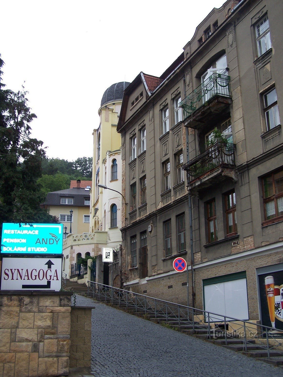 Židovská synagoga od teplické ulice v Děčíně