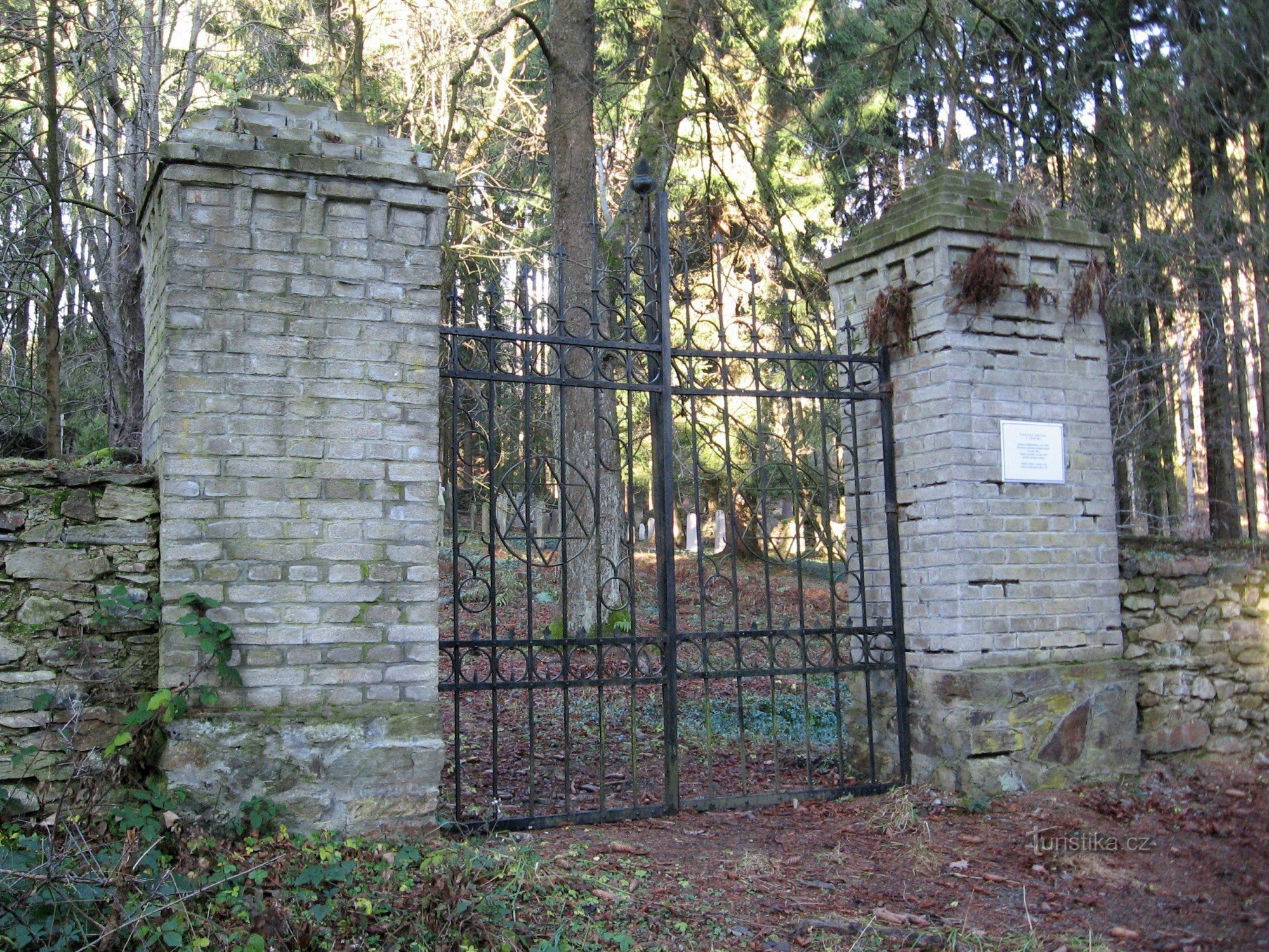 Loučim judiska kyrkogården