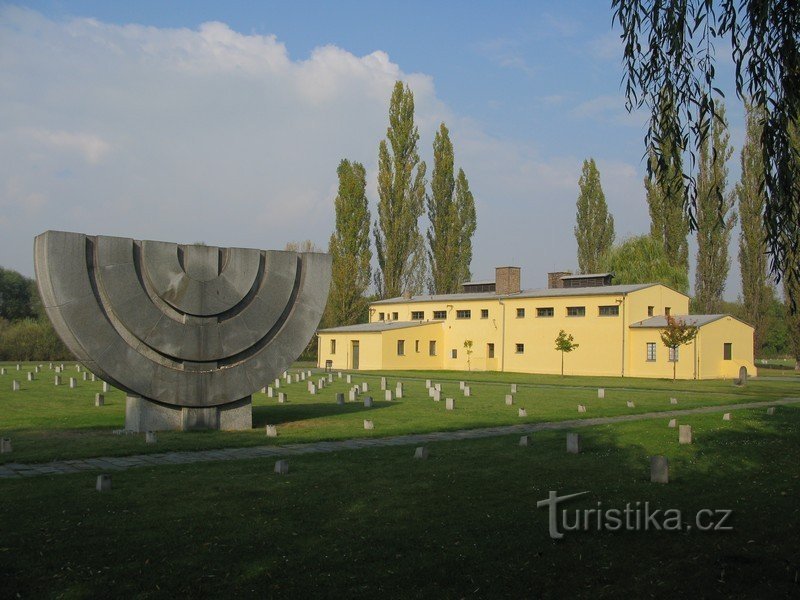 Cimetière juif avec crématorium