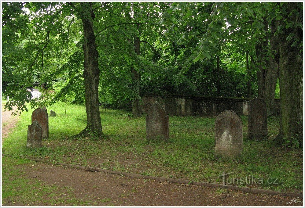 Juutalainen hautausmaa lähellä Hoješínia