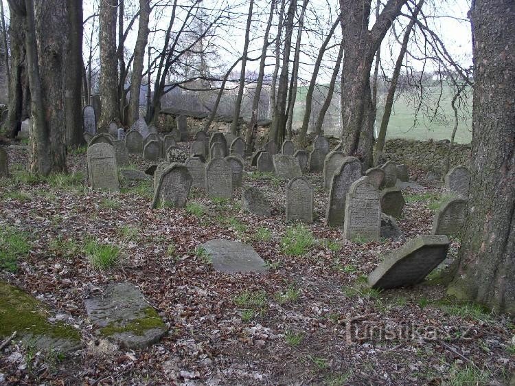 Juutalainen hautausmaa Větrné Jeníkovissa