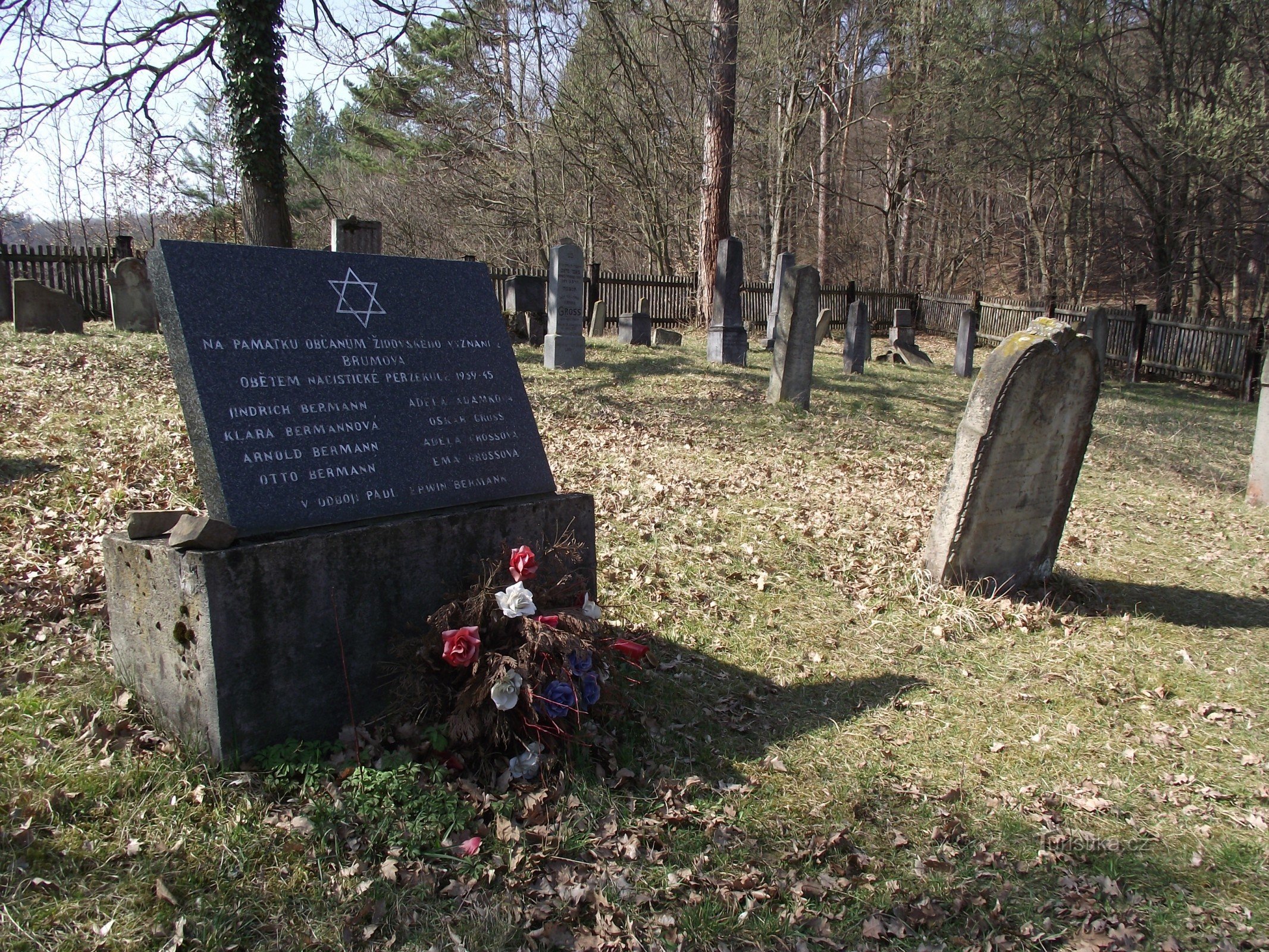 Cimitirul evreiesc din Brumov