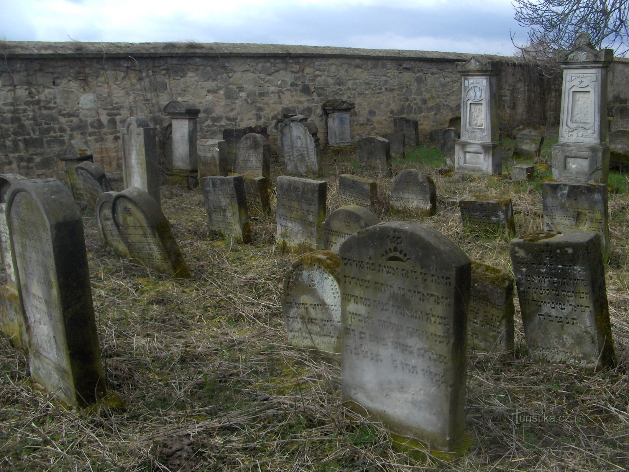 Cimitirul evreiesc din Budyna nad Ohří.