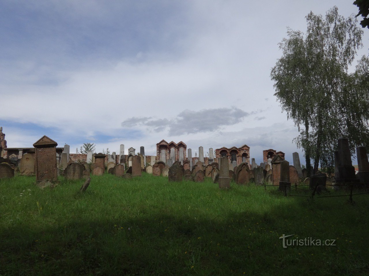 Єврейський цвинтар в Іванчицях